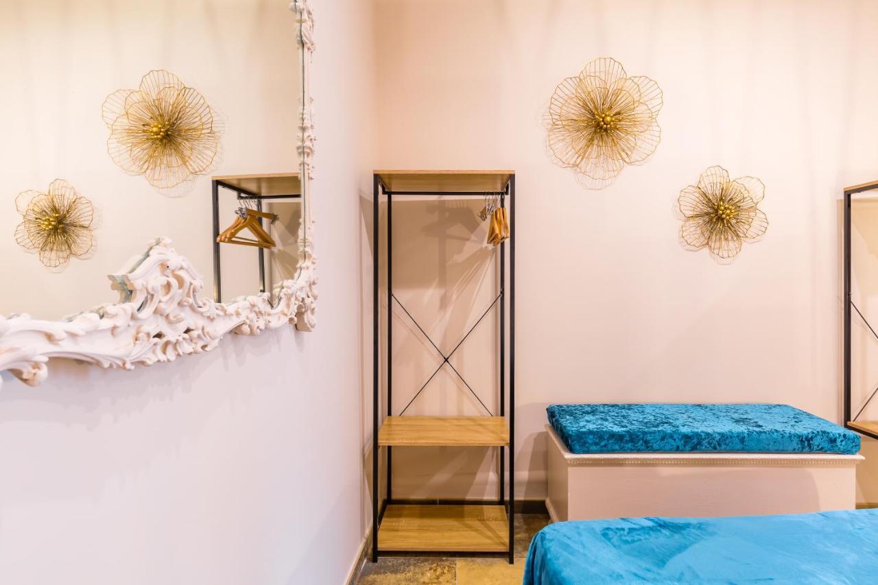 Golden Shell At Historical Center By Napoliapartments ภายนอก รูปภาพ